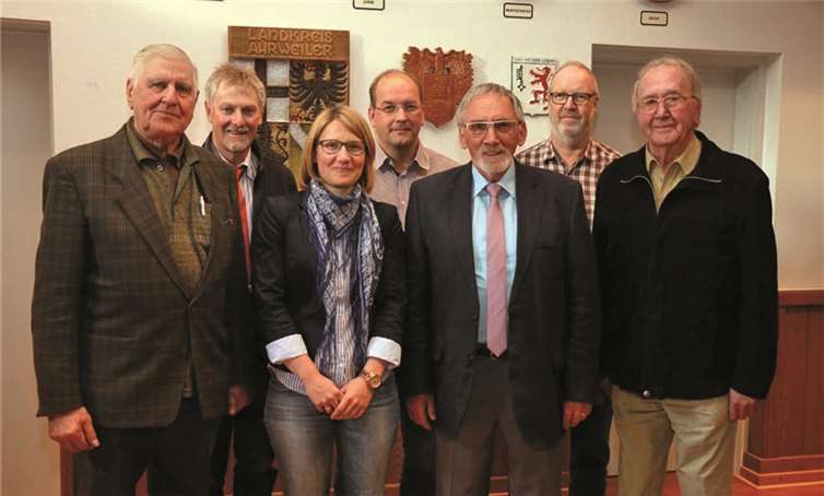 Der wiedergewählte Vorstand des Fördervereins der Sozialstation Adenau/Altenahr (von links): Willi Kiesewalter (Beisitzer), Günter Paffenholz (Kassenprüfer), Kerstin Noak (Schriftführerin), Jürgen de Temple (Vorsitzender), Werner Basche (Kassierer) und Hermann Heiser (Stellvertretender Vorsitzender).SES