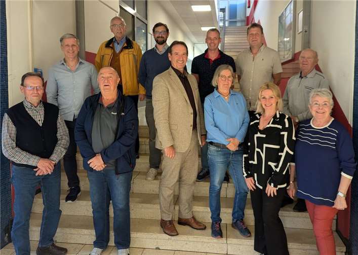 Der wiedergewählte Vorstand mit den geehrten langjährigen Mitgliedern des TV Weißenthurm – stellvertretend für über 20 Jubilare, die für ihre 25- bis 70-jährige Vereinstreue ausgezeichnet wurden. Foto: privat