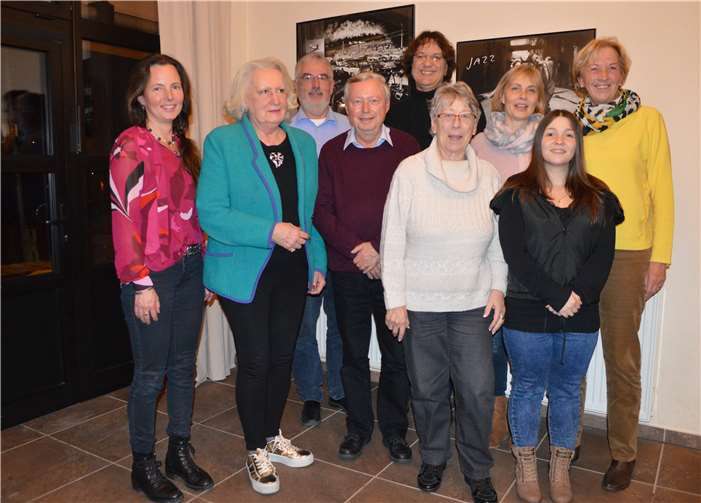 Der wiedergewählte Vorstand um die Vorsitzende Rosemarie Bassi.Foto: AB