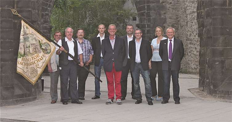Der zurzeit amtierende Schöffenstuhl, (v.l.n.r.): Schultheis Bernd Böhmer, Schöffe und Fahnenträger Wolfgang Heinrichs, Schöffe und Kassierer Frank Biesenbach, Schöffe Stephan Klemmer, Amtmann Paul Kraemer, Schöffe und Schriftführer Carsten Umbscheiden, die Schöffen Sebastian Stölzgen, Martina Biesenbach und Rolf Thelen. Es fehlt der Prokurator Marc Krischer. privat