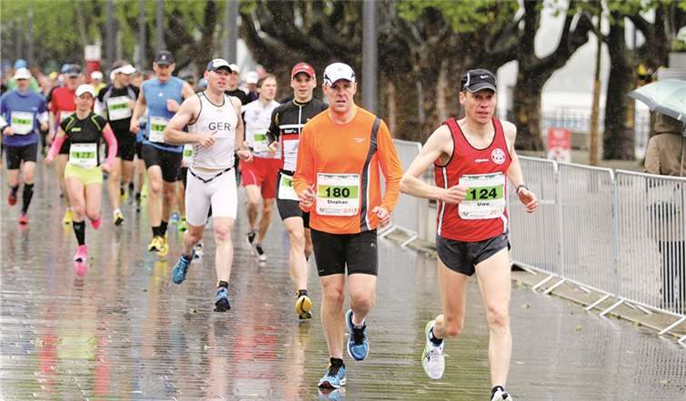 Der zweimalige Sieger Uwe Honsdorf (ganz rechts, TuS Rot-Weiß Koblenz) wurde diesmal Neunter. RW