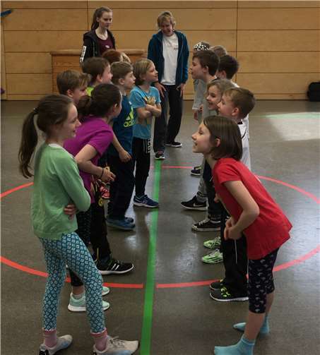 Der zweitägige Selbstbehauptungskurs in der Medardus-Grundschule umfasst auch praktische Übungen.Foto: privat