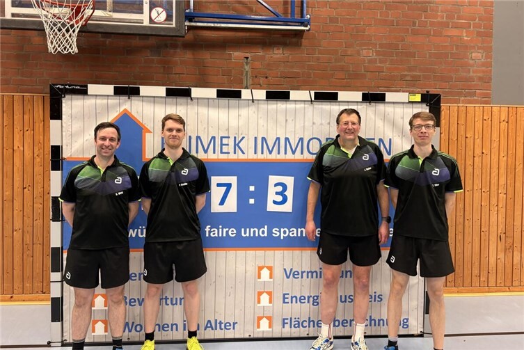 Derbysieg für die zweite Mannschaft (v. l. S. Wirtz, P. Stobbe, J. Wolter und T. Dörr).