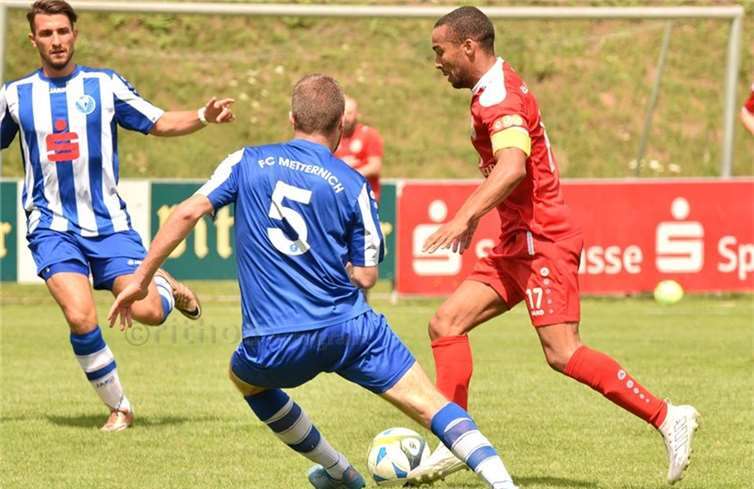 Derrick Miles traf zweimal im Vorbereitungsspiel beim Stadtderby in Metternich und sorgte somit für den vierten Sieg im fünften Vorbereitungsspiel. -TH-