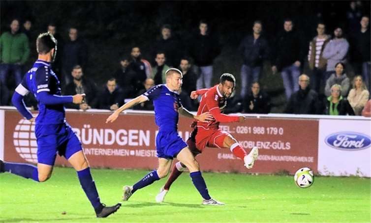 Derrick Milles hat abgezogen und trifft hier zum 2:0 für sein Team.TH