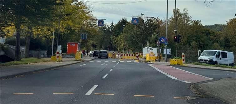 Derzeit ist der Verkehrsfluss im Kreuzungsbereich an der Berufsschule in Moselweiß mit einer Ampelschaltung geregelt. Foto: Stadt Koblenz/ Mandy Steffens