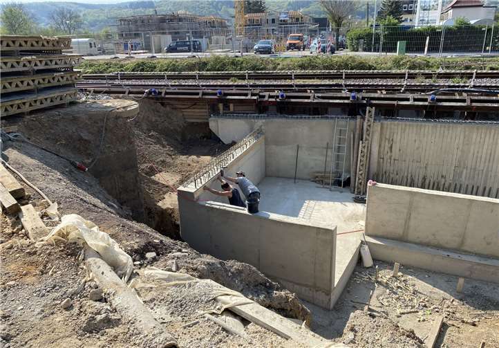 Derzeit sind auf der Nordseite die Betonarbeiten in vollem Gange.