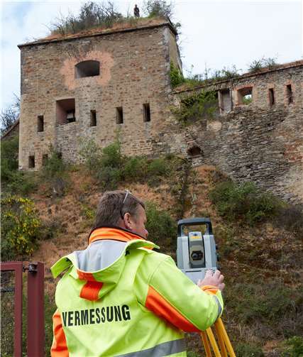 Derzeit werden die Schäden der Feste Kaiser Franz an der 30 Meter hohen Felswand mit Ausmauerungen zum Kehlturm kartiert.