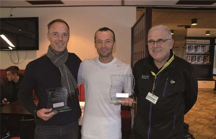 Des einen Freud, des anderen Leid: Roman Garzorz (M.) siegte bei den Männer 40 vor dem Pechvogel Ralf Klotzbach (l.). privat