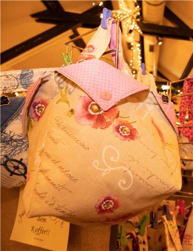 Detailreiche Handarbeiten schufen Unikate zum Verschenken.