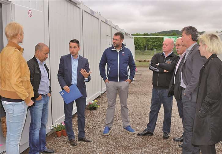 Detlef Koentiz und sein Sohn Marco nahmen sich für eine Begehung und ausführliche Information viel Zeit. privat