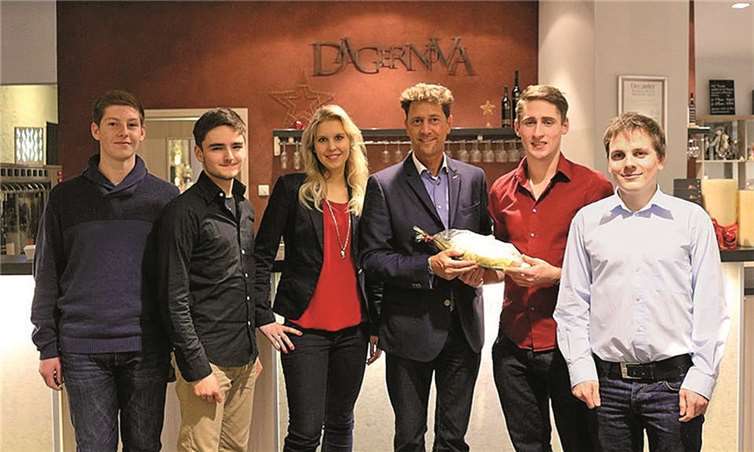 Detlef Odenkirchen (3.v.r.) freut sich über das Interesse der JU Ahrweiler. privat