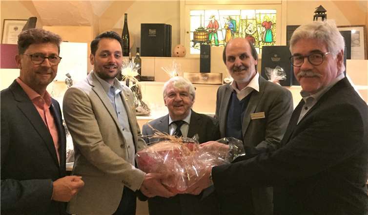 Detlef Odenkirchen, Matthias Baltes, Josef Niethen, Rudolf Stodden und Elmar Lersch freuen sich über den gut besuchten Tag der offenen Tür in der Mayschosser Winzergenossenschaft. Foto:privat