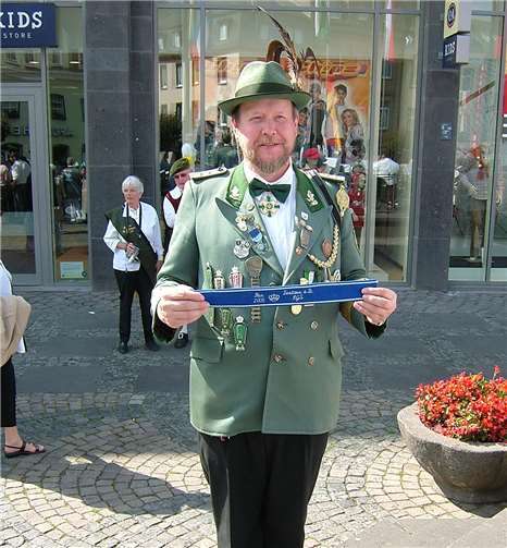 Detlef Osiecki erringt beim Europaschützenfest 2005 in Mayen den Titel des Jubiläumseuropakönigs.
