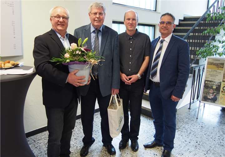 Detlev Leersch (v.l.) mit Karl-Heinz Scheuren, Hans Werner Wolf und Ortsbürgermeister Wilhelm Anheiner. UBU