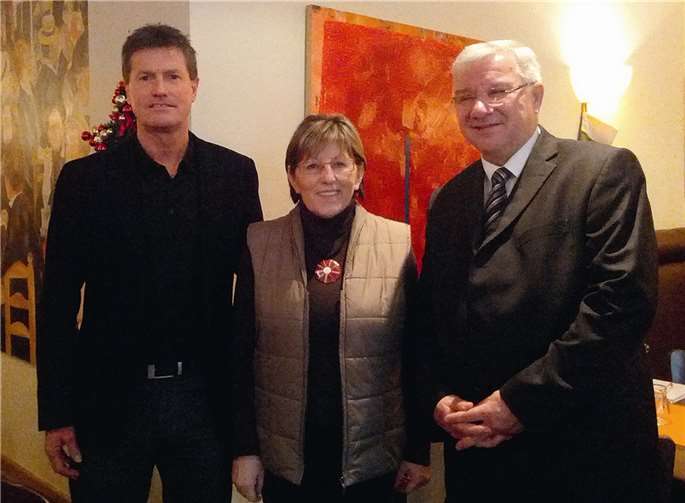 Detlev Pilger (1.v.l) begrüßte den Oberbürgermeister Prof. Dr. Hofmann-Göttig (1.v.r.) zur „Dialogveranstaltung“ der Sozialdemokratenprivat