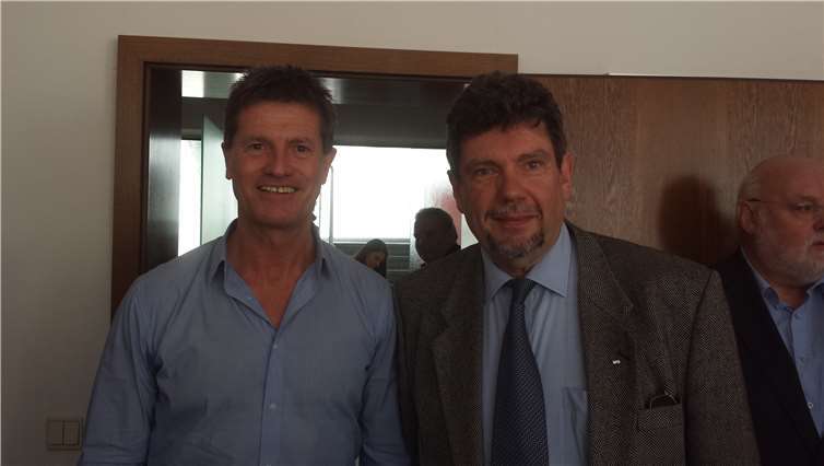 Detlev Pilger MdB li. im Gespräch mit dem Vorsitzenden des SPD GV Klaus Herbelre.Foto: privat