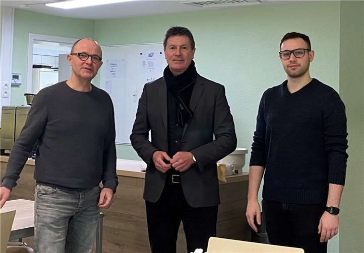 Detlev Pilger, MdB und Dennis Feldmann, Vorsitzender der SPD Lützel, mit Sozialarbeiter Erich Weber.Quelle: SPD Lützel