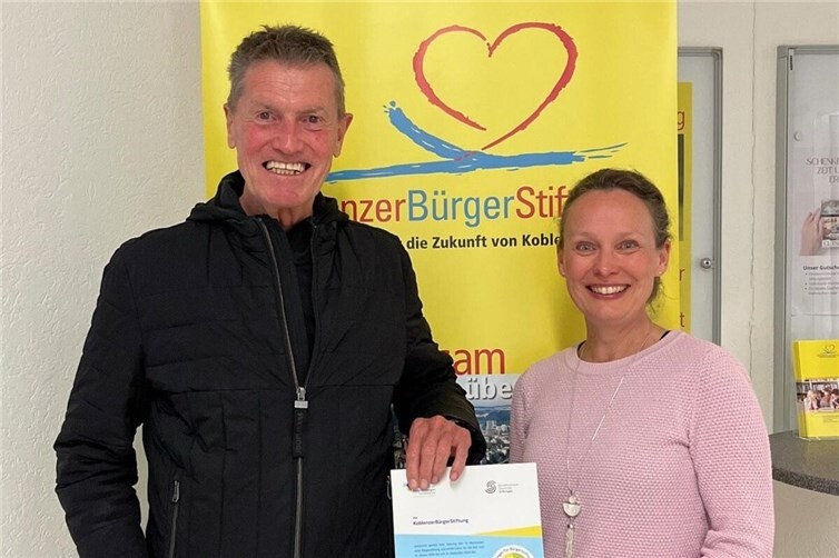 Detlev Pilger (Vorstandsvorsitzender) und Kathleen Benekenstein (Geschäftsführerin) freuen sich über drei weitere Jahre mit Gütesiegel