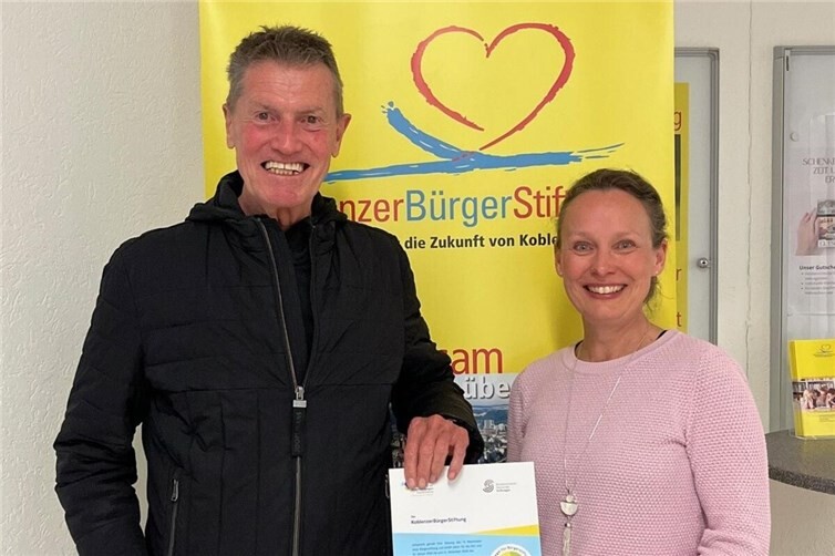 Detlev Pilger (Vorstandsvorsitzender) und Kathleen Benekenstein (Geschäftsführerin) freuen sich über drei weitere Jahre mit Gütesiegel.