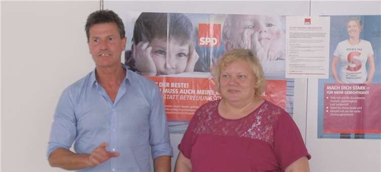 Detlev Pilger, hier mit Dagmar Schermuly, zeigte sich beeindruckt von der zurzeit sehr guten Versorgungssituation in der VG.  privat