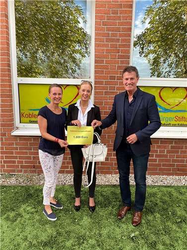 Detlev Pilger und Kathleen Benekenstein freuen sich über die Spende von Florentine Ketterer. Quelle: KoblenzerBürgerStiftung