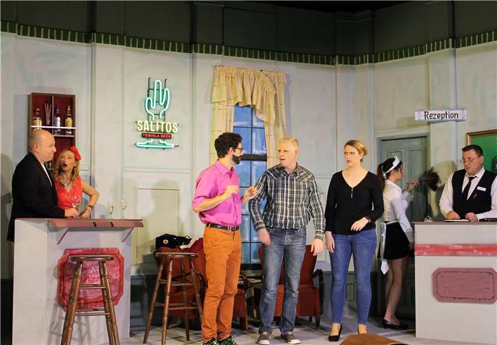 Deutlicher Renovierungsstau herrscht im Bereich des Hotels. Da ist guter Rat teuer.Fotos: Theatergruppe Westum