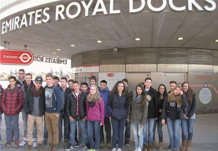 Deutsche Schülerinnen und Schüler in den Royal Victoria Docks in London.privat