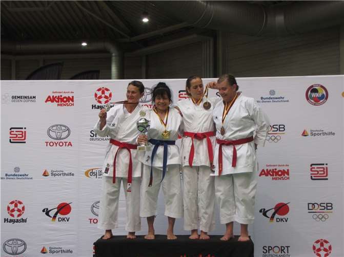 Deutsche Vize-Meisterin: Jutta Seeberger, Karate Verein HerzogenaurachAlte u. Neue Deutsche Meisterin: Shirley Fernan Bronze für jeweils: Joheina Hamami, Judokan Frankfurrt und Caroline Schieting, Shotokan Club Budo Berlin Fotos: privat