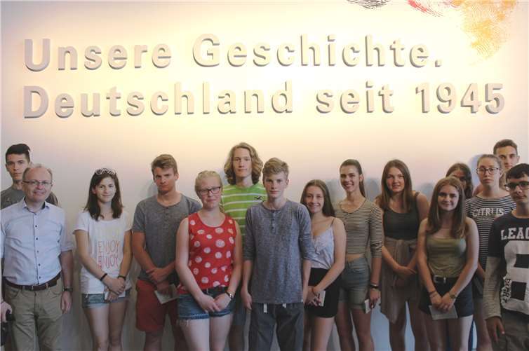 Deutsche und ungarische Schülerinnen und Schüler im Haus der Geschichte in Bonn.Privat