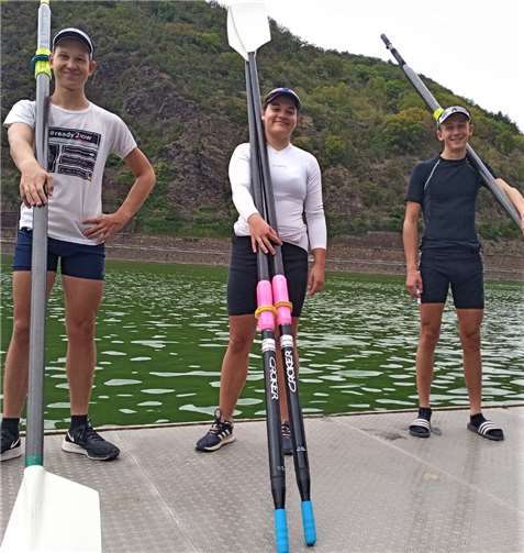 Deutsches Ranglistenrudern in Hamburg,(v.l.n.r) Simon Haible, Maren Maur und Julian Harwardt ruderten auf der „Dove-Elbe“ auf mittlere Plätze. Foto: privat