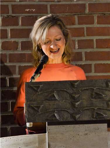 Deutschlandfunkprecherin Anja Jazeschann rezitierte Gedichte von Wolfgang Bittscheidt.