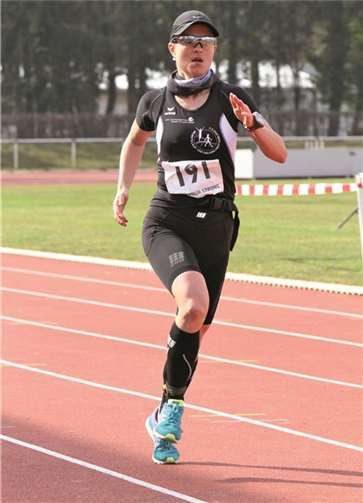 Diana Hellebrand beim Zieleinlauf in Kandel.go4it-foto