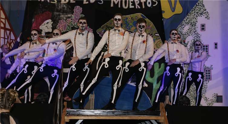 „Dias de los Muertos“ hieß es beimabschließenden Grufti-Tanz des BCV-Männerballetts.
