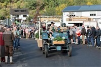 Oktoberfest und Trachtenumzug in Insul mit Musik und viel Gaudi