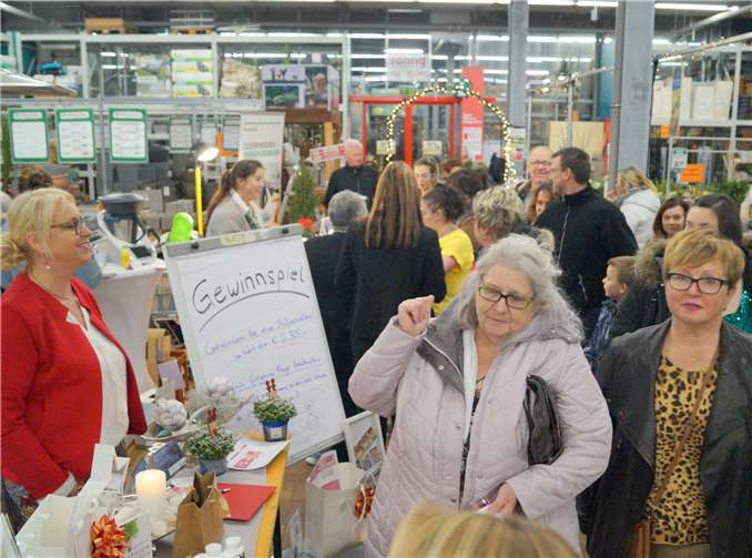 Dicht gedrängt wälzte sich der Strom der Besucher durch die Gänge. Fotos: MT