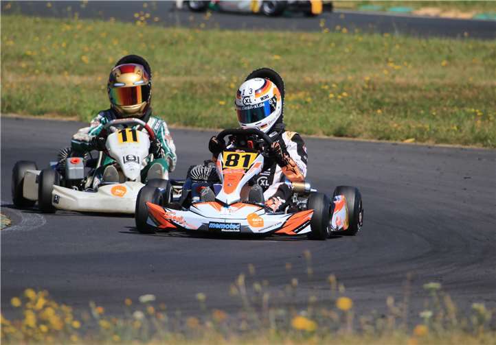 Dicht hinter ihm ist der Verfolger, doch er kommt nicht mehr vorbei.