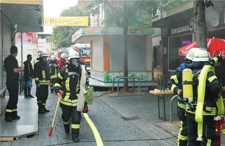Dichte „Rauchschwaden“ drangen aus der Kneipe.