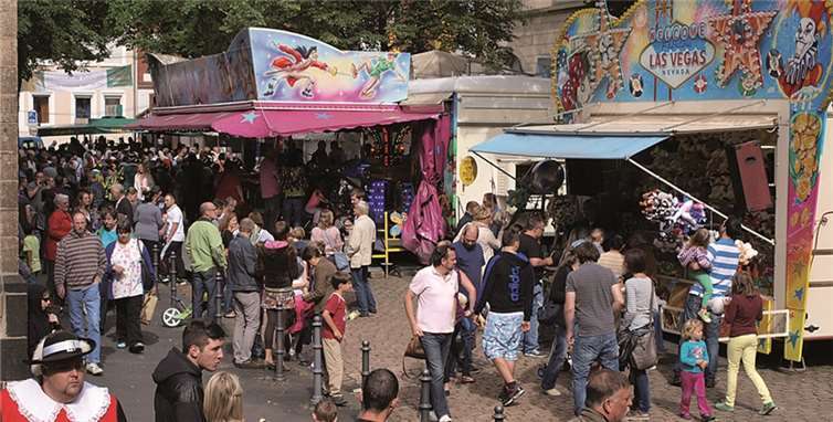 Dichtes Gedränge herrschte auf dem Kirmesplatz an der „Juppeskirch“.
