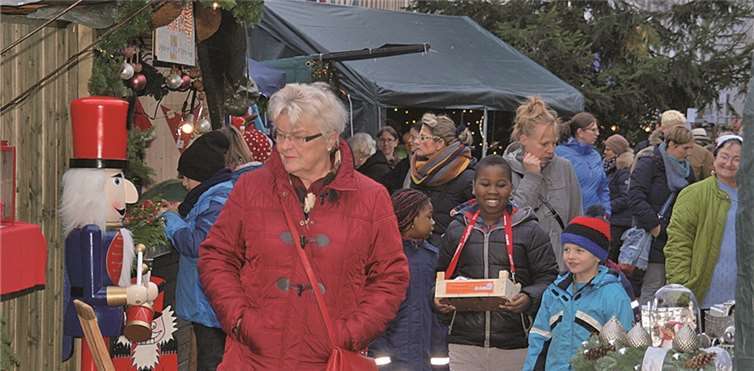 Dichtes Gedränge herrschte bereits am Eröffnungstag des Ehrenbreitsteiner Nikolausmarktes.US