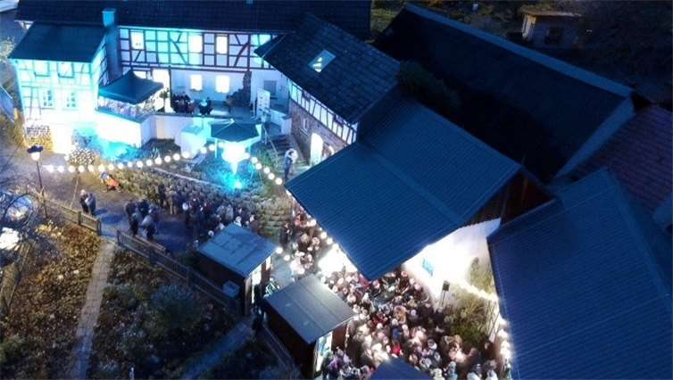 Dichtes Gedränge herrschte rund um das Vettelschosser Dorfmuseum. Foto: privat