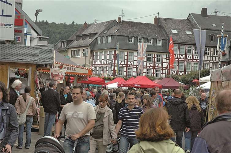 Dichtes Gedränge herrschte vor allem am Sonntag auf dem Marktplatz der Johanniterstadt und in den angrenzenden Straßen. UM