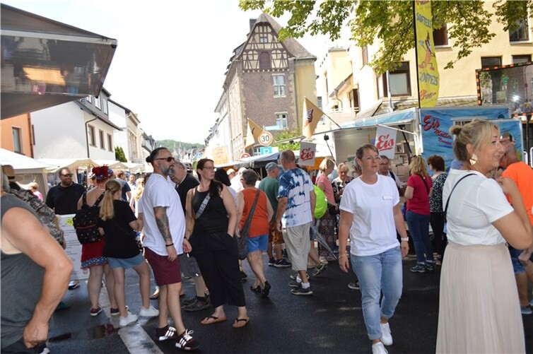 Dichtes Gedränge in den Straßen.