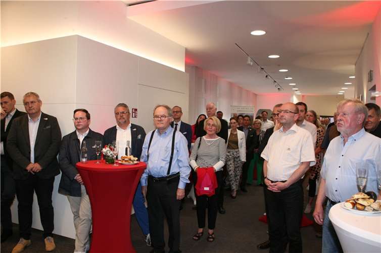 Dichtgedrängt folgten die geladenen Gäste dem interessanten wissenschaftlichen Vortrag von Projektleiter Dr. Nicolas Junglas.