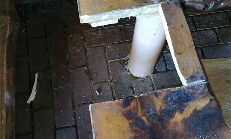 Dicke Holzteile wurden abgeschnitten. Fotos: Verbandsgemeinde Brohltal