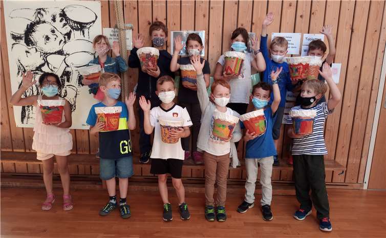 Die 1. Klasse der Grundschule Niederwerth hat Samba getanzt. Fotos: privat