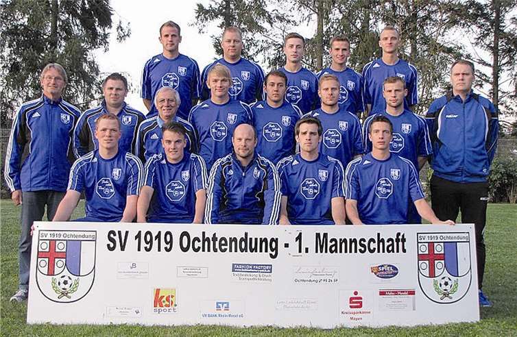 Die 1. Mannschaft des SV Ochtendung, hier noch mit Trainer Rene‘ Gratzki, hat sich noch nicht aufgegeben. Die elf noch ausstehenden Spiele will das Team mit personellen Ergänzungen und mit veränderter sportlicher Leitung mit neuer Energie angehen. privat