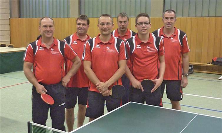 Die 1. Mannschaft ist erfolgreich in die neue Saison gestartet (v. l.): Sven Schlacher, Stephan Hillger, Ralf Gros , Guido Schneider, Michael Krupp und Thomas Bläser. privat