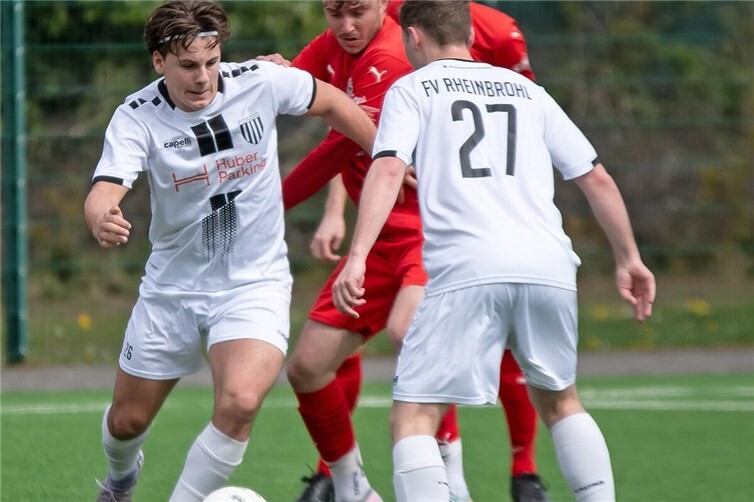 Die 1. Mannschaft machte es wieder unnötig spannend, gewann am Ende aber mit 3:2 gegen Neustadt. 