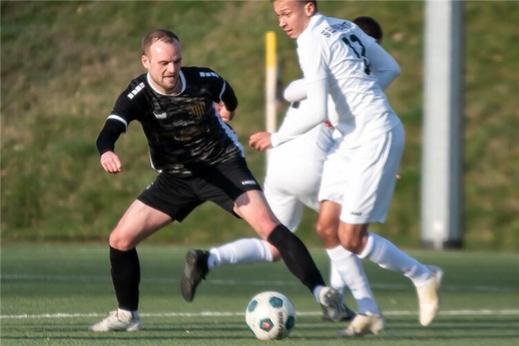 Die 1. Mannschaft verlor trotz zahlreicher guter Chancen bei der SG Ellingen mit 0:2. 